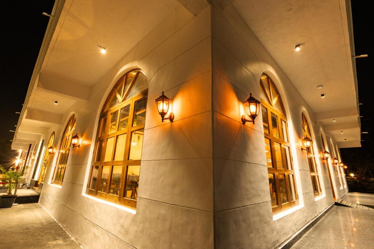 סילבאסה Krown Palace Resort מראה חיצוני תמונה